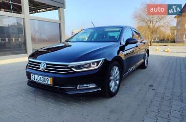 Седан Volkswagen Passat 2015 в Черновцах
