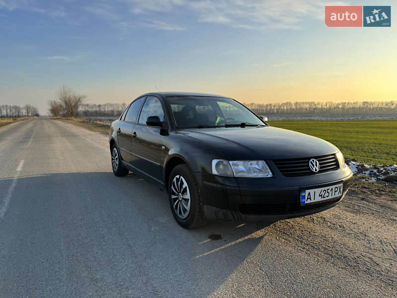 Седан Volkswagen Passat 1998 в Києві