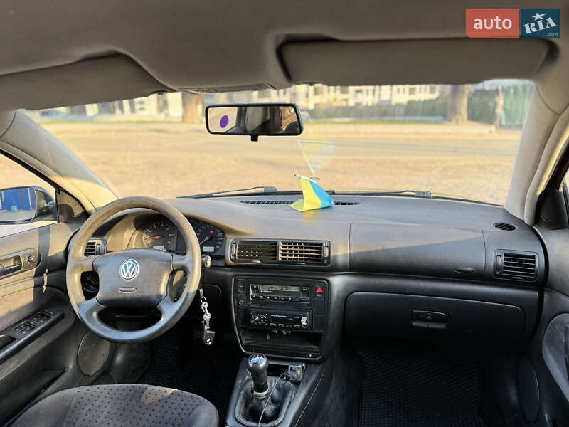 Седан Volkswagen Passat 1998 в Києві