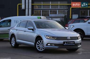 Седан Volkswagen Passat 2015 в Києві