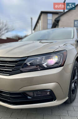 Седан Volkswagen Passat 2015 в Києві