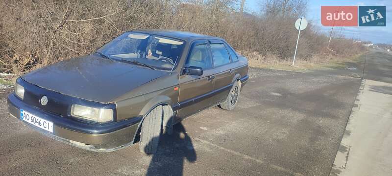 Седан Volkswagen Passat 1989 в Хусте