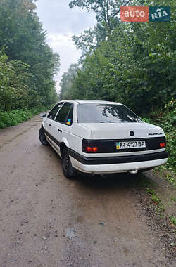 Седан Volkswagen Passat 1990 в 