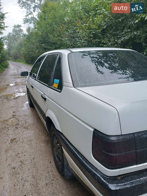 Седан Volkswagen Passat 1990 в Ходорове