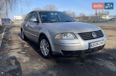 Седан Volkswagen Passat 2004 в Ромнах