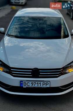 Седан Volkswagen Passat 2013 в Львові