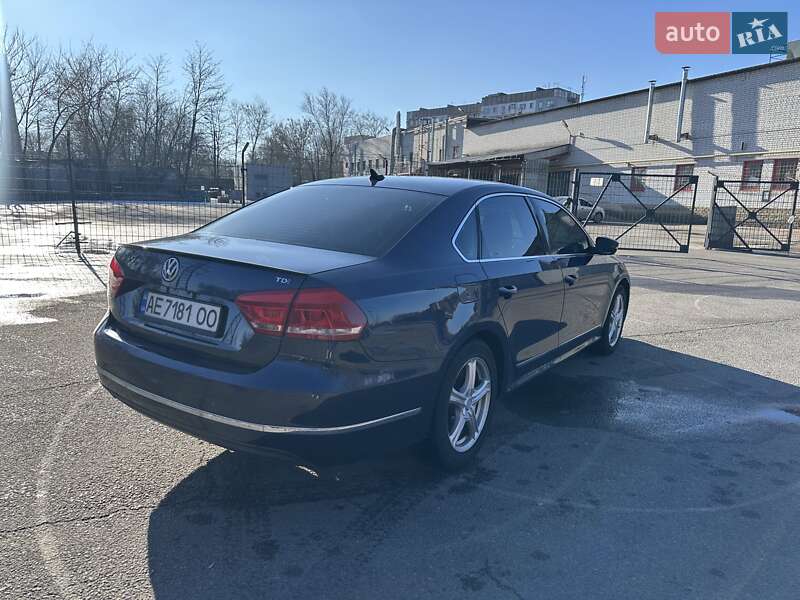 Седан Volkswagen Passat 2012 в Днепре