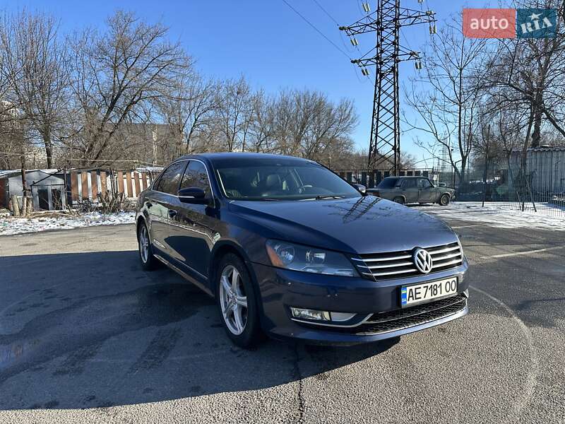 Седан Volkswagen Passat 2012 в Днепре