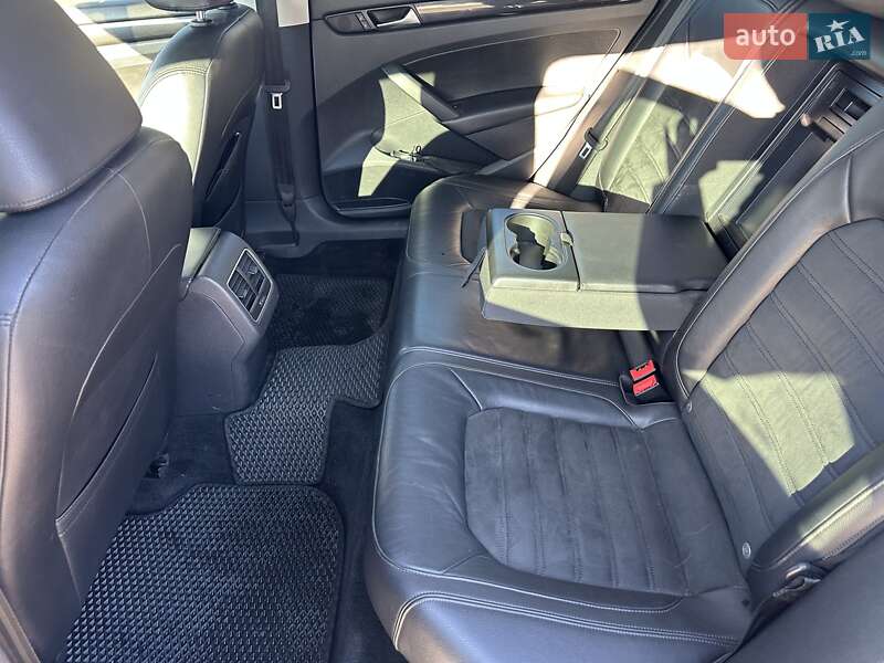 Седан Volkswagen Passat 2012 в Днепре