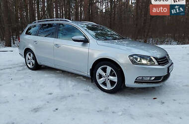 Універсал Volkswagen Passat 2013 в Житомирі