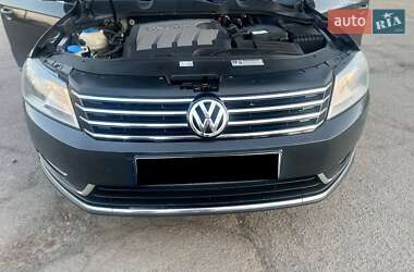 Універсал Volkswagen Passat 2011 в Звягелі