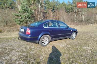 Седан Volkswagen Passat 2003 в Старій Вижівці