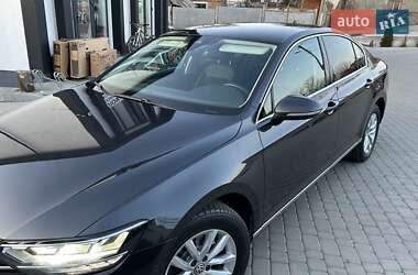 Седан Volkswagen Passat 2020 в Львове