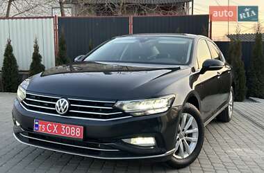 Седан Volkswagen Passat 2020 в Львове