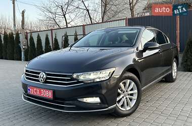 Седан Volkswagen Passat 2020 в Львове