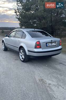 Седан Volkswagen Passat 2001 в Сарнах