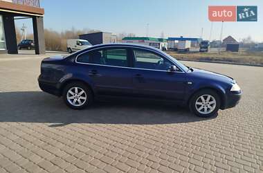 Седан Volkswagen Passat 2003 в Старій Вижівці