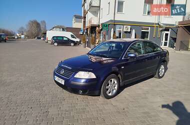 Седан Volkswagen Passat 2003 в Старій Вижівці