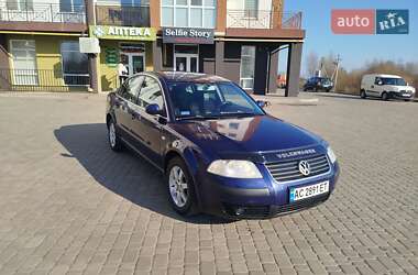 Седан Volkswagen Passat 2003 в Старій Вижівці