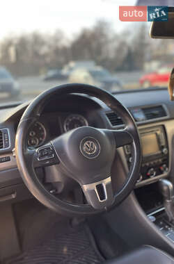 Седан Volkswagen Passat 2015 в Тернополе