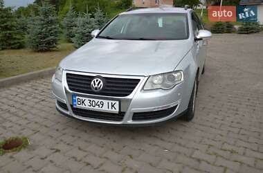 Універсал Volkswagen Passat 2009 в Рівному