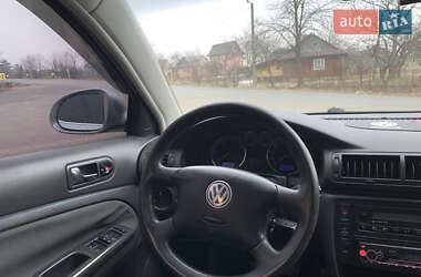 Универсал Volkswagen Passat 2004 в Делятине