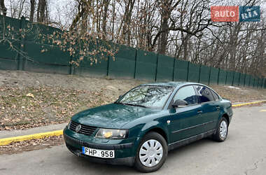 Седан Volkswagen Passat 1997 в Києві