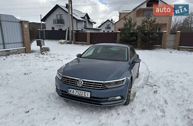 Седан Volkswagen Passat 2016 в Киеве