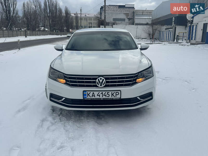 Седан Volkswagen Passat 2015 в Киеве