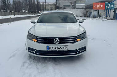 Седан Volkswagen Passat 2015 в Киеве