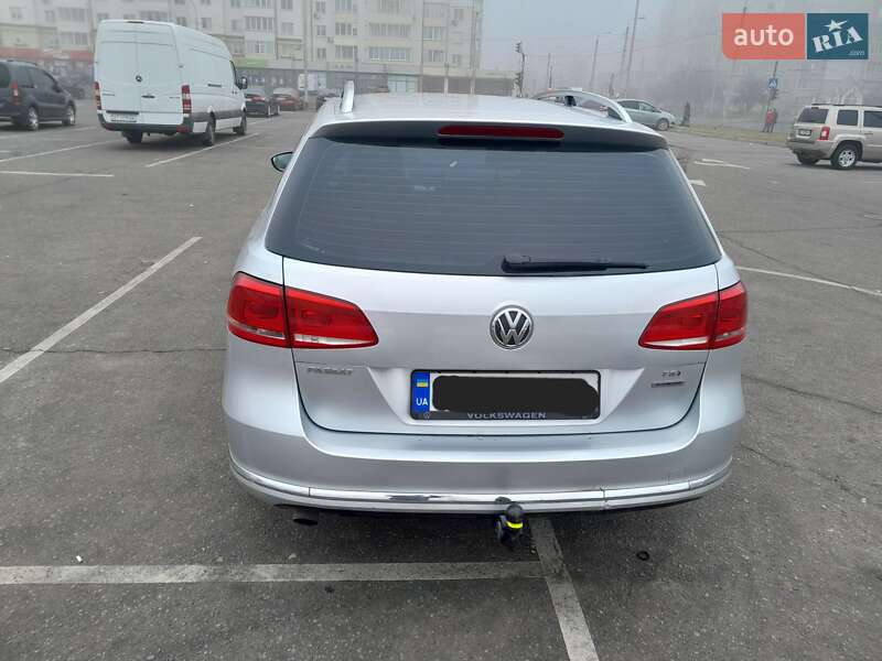 Універсал Volkswagen Passat 2011 в Івано-Франківську