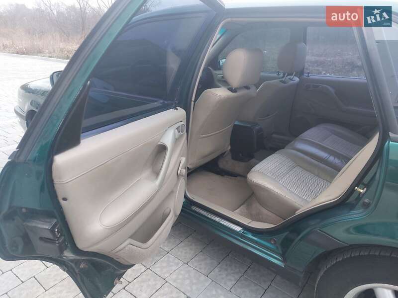 Седан Volkswagen Passat 1996 в Львові