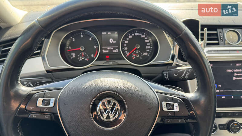 Универсал Volkswagen Passat 2017 в Ужгороде