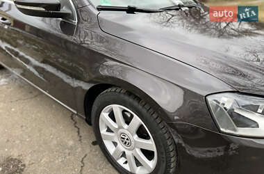 Универсал Volkswagen Passat 2011 в Калуше