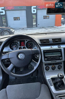 Седан Volkswagen Passat 2008 в Харкові