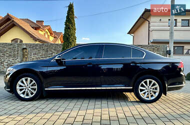 Седан Volkswagen Passat 2015 в Ужгороді