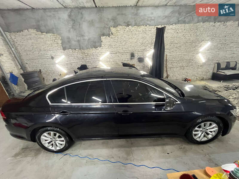 Седан Volkswagen Passat 2017 в Прилуках