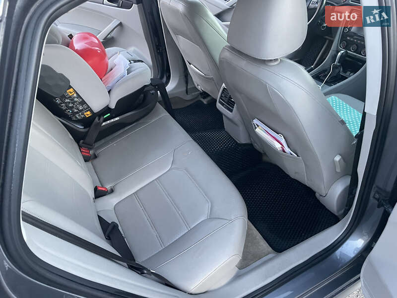 Седан Volkswagen Passat 2014 в Киеве