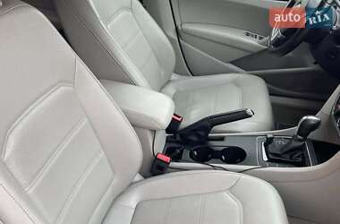 Седан Volkswagen Passat 2015 в Черновцах