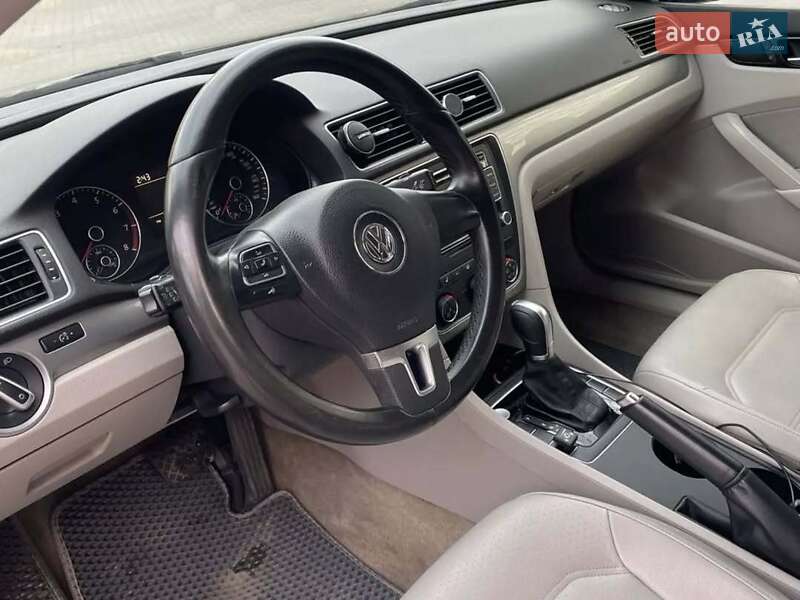 Седан Volkswagen Passat 2015 в Черновцах