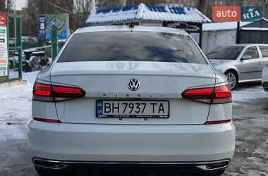 Седан Volkswagen Passat 2020 в Днепре