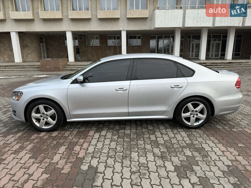 Седан Volkswagen Passat 2012 в Ивано-Франковске