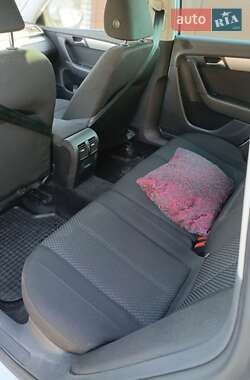 Універсал Volkswagen Passat 2014 в 