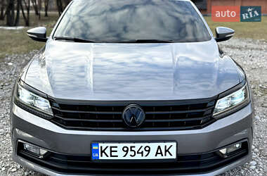 Седан Volkswagen Passat 2015 в 