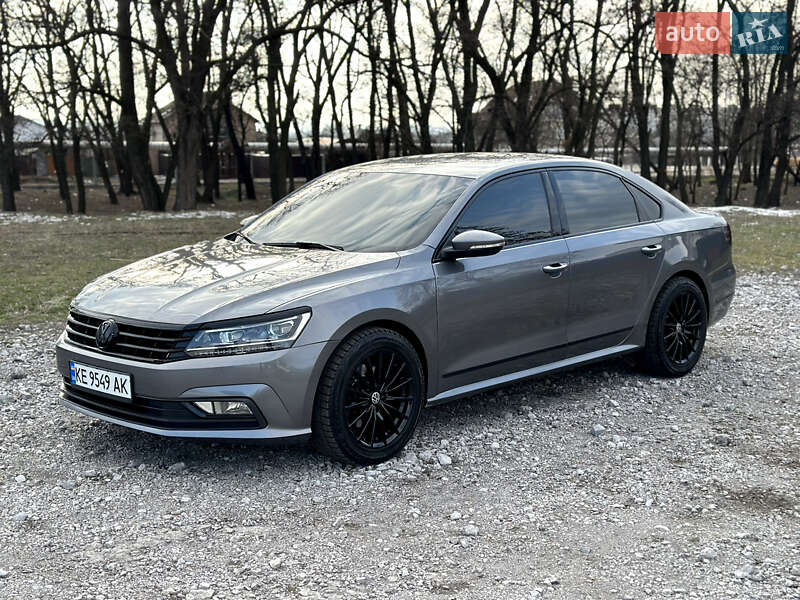 Седан Volkswagen Passat 2015 в 