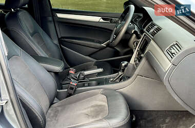 Седан Volkswagen Passat 2015 в 
