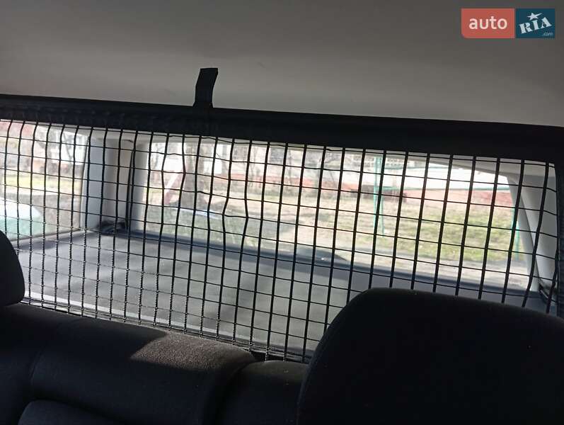 Універсал Volkswagen Passat 2000 в Львові