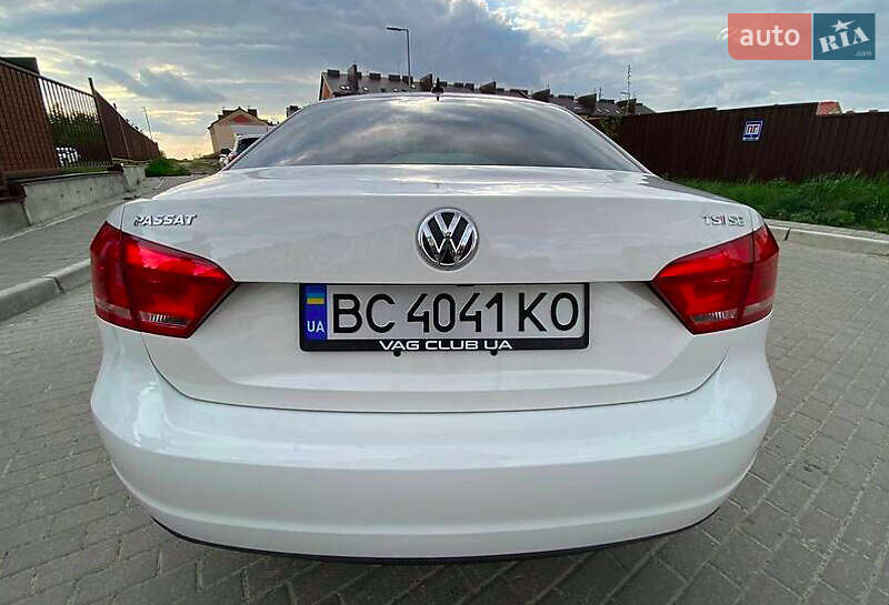 Седан Volkswagen Passat 2013 в Ивано-Франковске