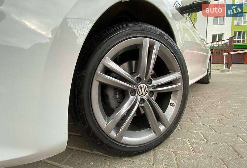 Седан Volkswagen Passat 2013 в Ивано-Франковске