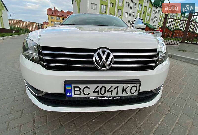 Седан Volkswagen Passat 2013 в Ивано-Франковске